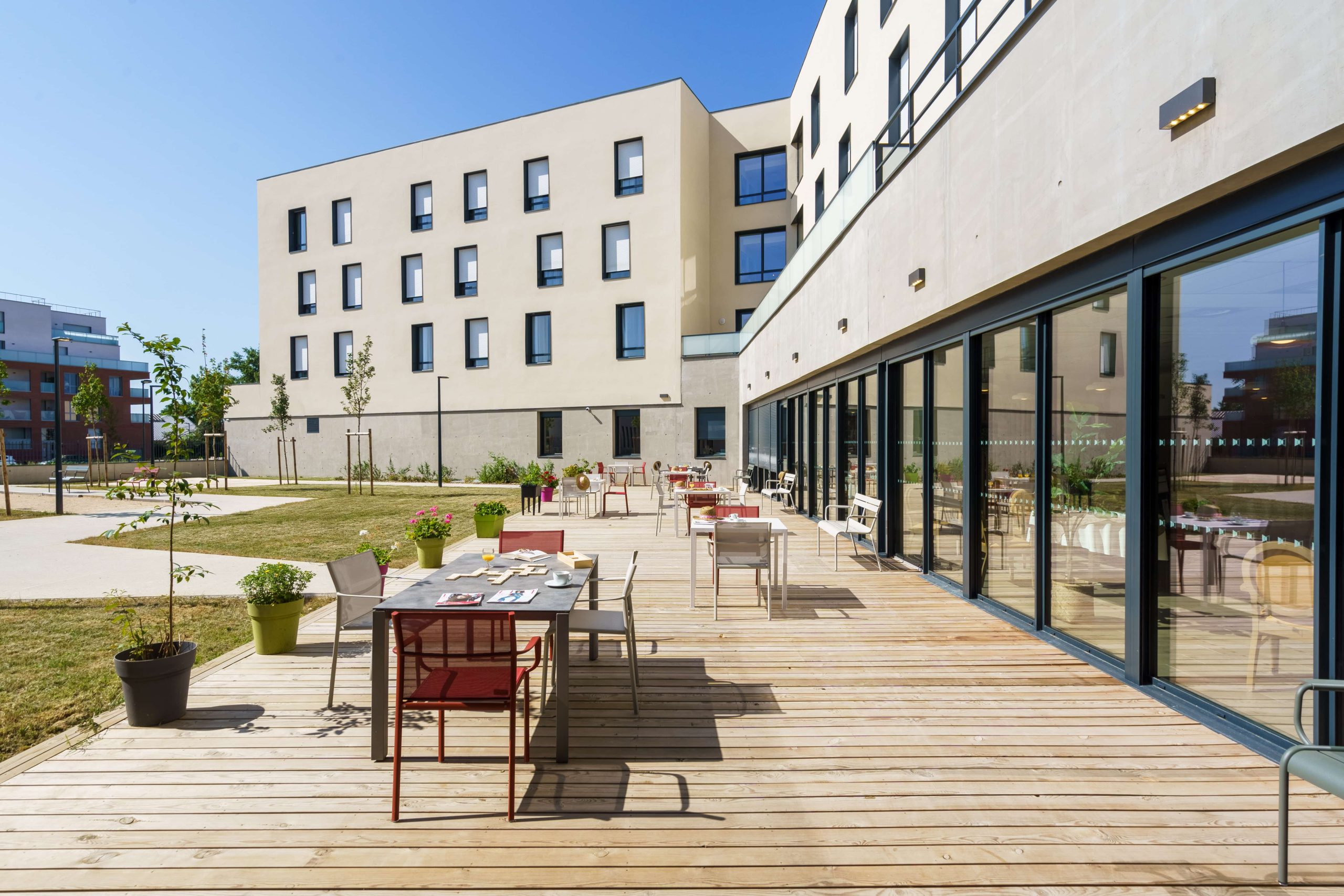 EHPAD Henri IV bâtiment et terasse