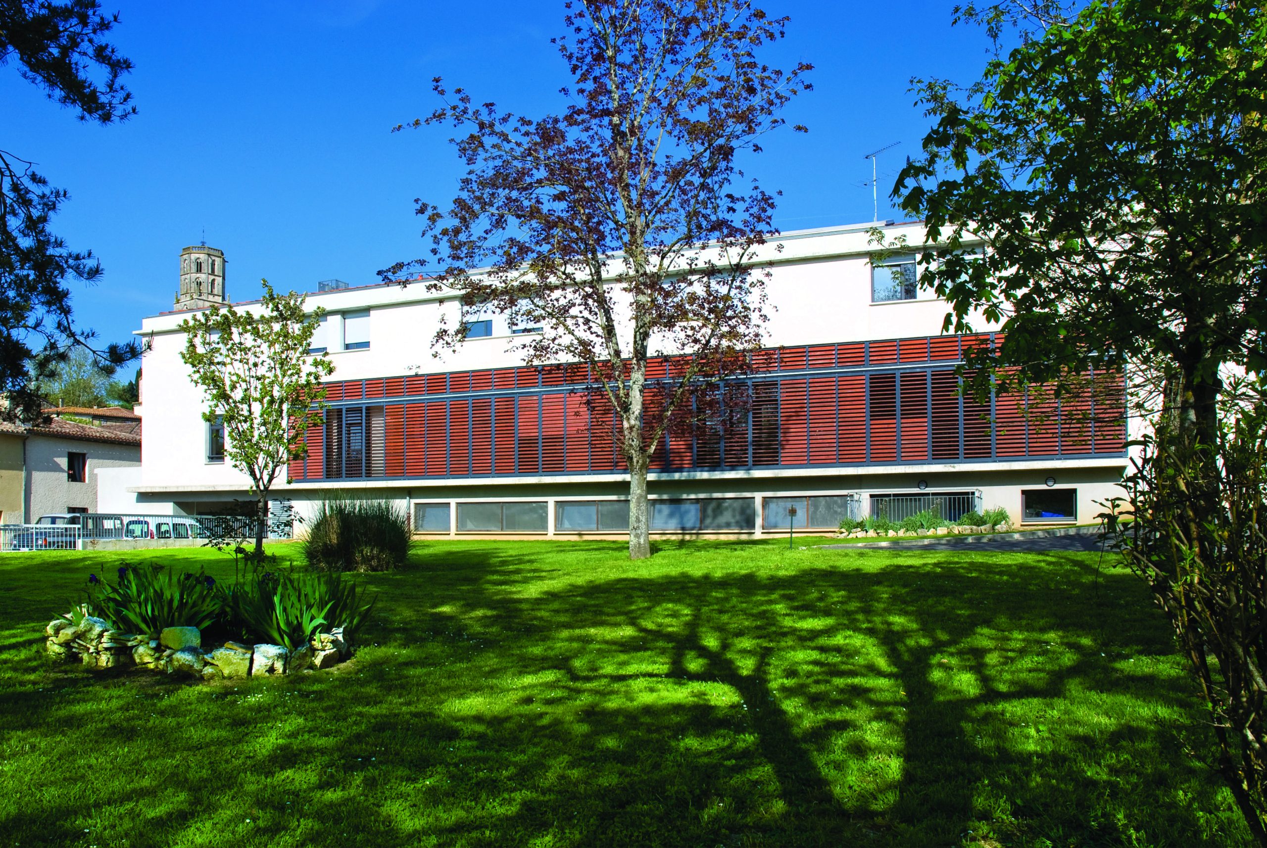 Hôpital local Mauzevin bâtiment et jardin