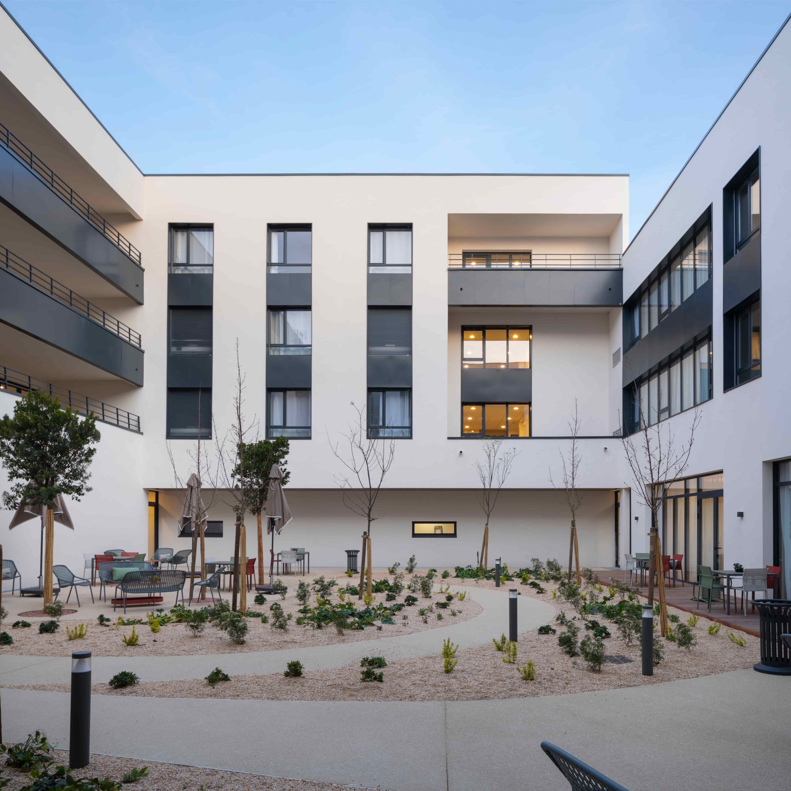 EHPAD Le Domaine du Valier façades intérieurEHPAD Le Domaine du Valier façades intérieur