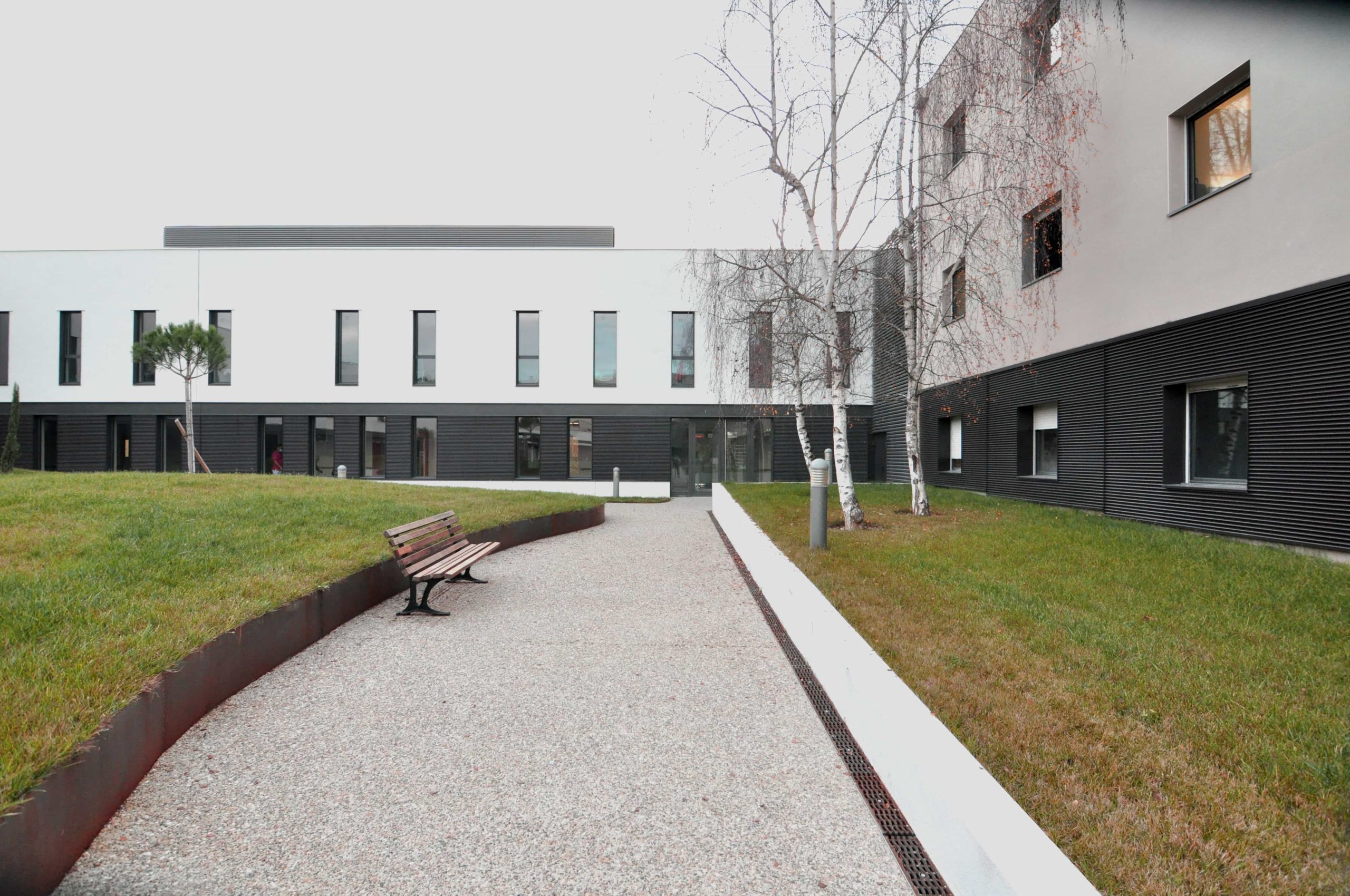 Clinique la Pinède chemin extérieur 2