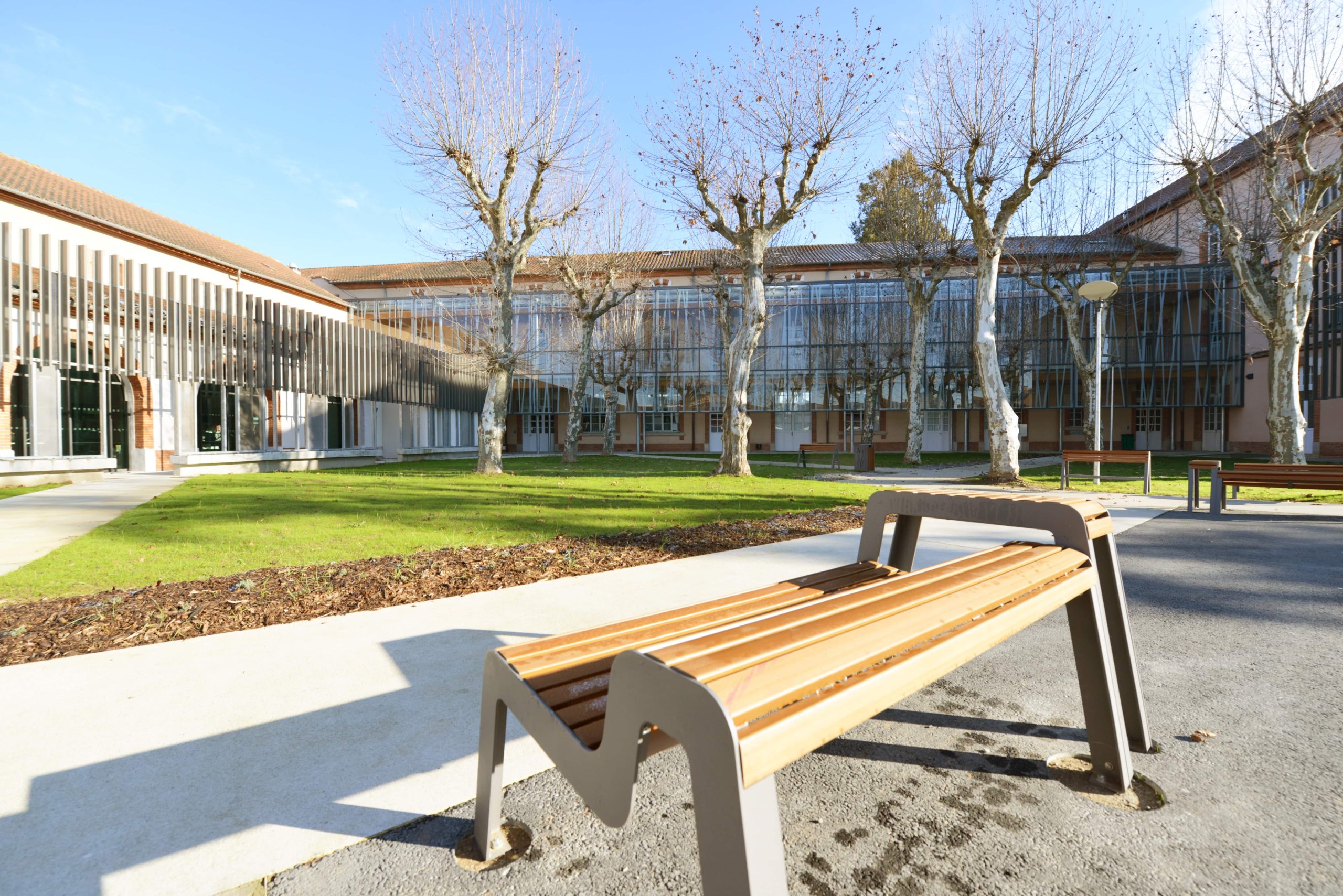 Lycée Victor Hugo banc