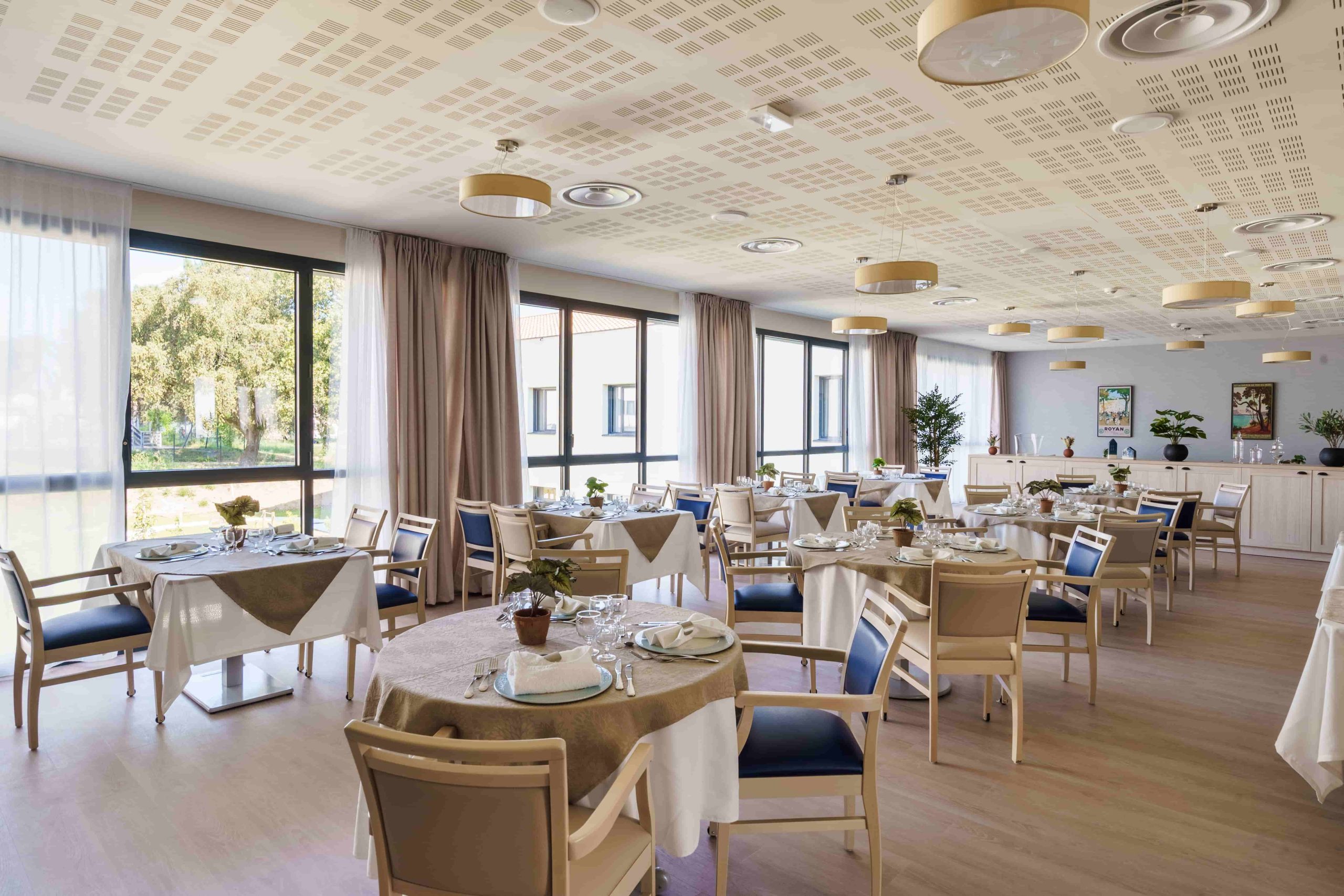 EHPAD et Résidence Senior des Grands Chênes salle à manger